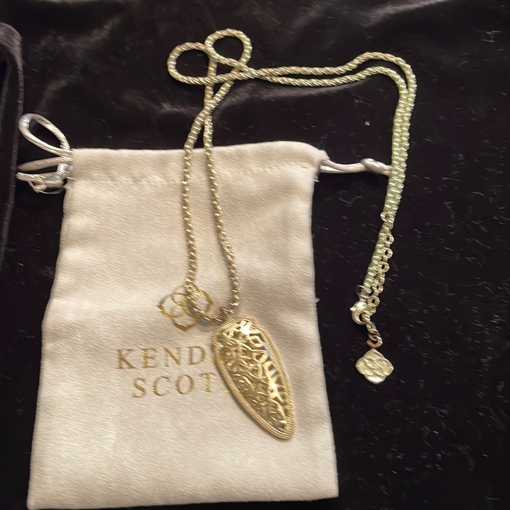Kendra Scott arrow necklace